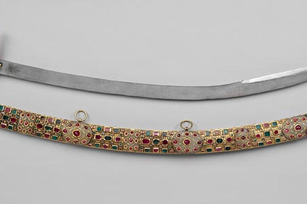 Saber and scabbard of the Grand Attire