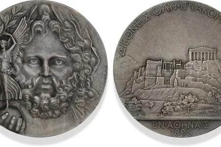 The medal&nbsp;features a portrait of&nbsp;Zeus&nbsp;on one side. The other side depicts the Acropolis in Athens.