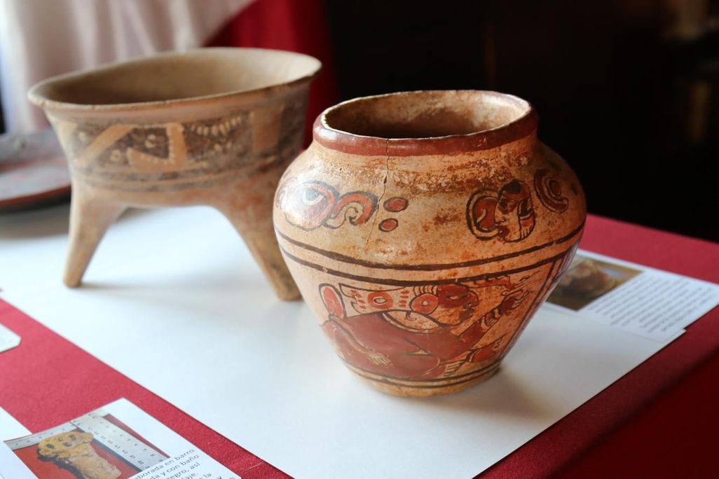 Maya vase