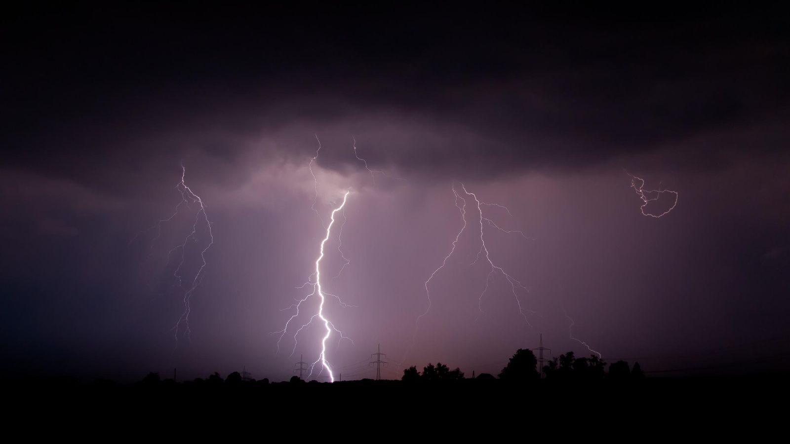Lightning May Wash Pollution Out of the Air With a Chemical Dubbed  'Detergent of the Atmosphere' | Smart News| Smithsonian Magazine