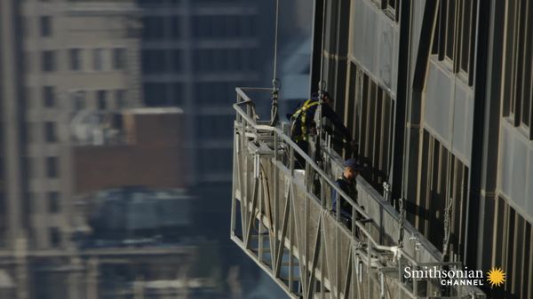Preview thumbnail for Window Cleaning One of Chicago's Tallest Buildings