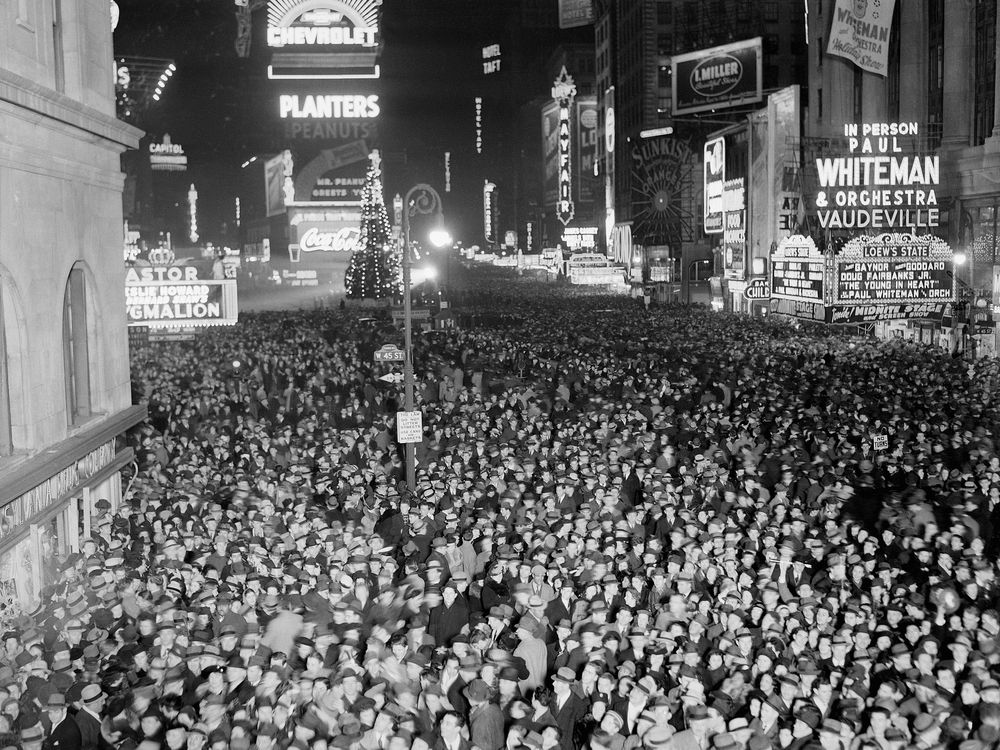 Crowds gather for New Year's Eve in 1938