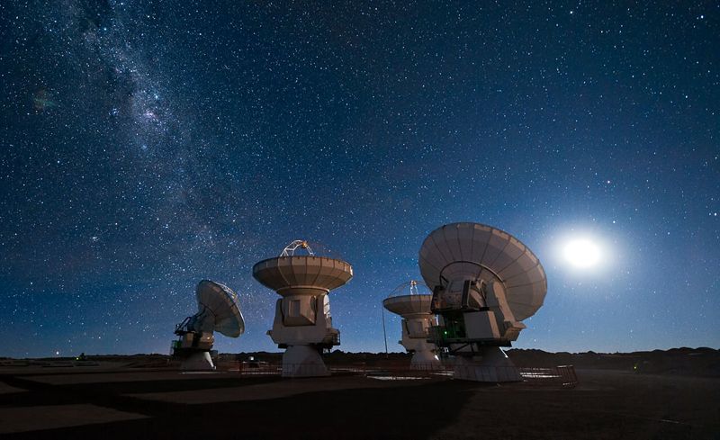 ALMA antennas w Milky Way.jpg