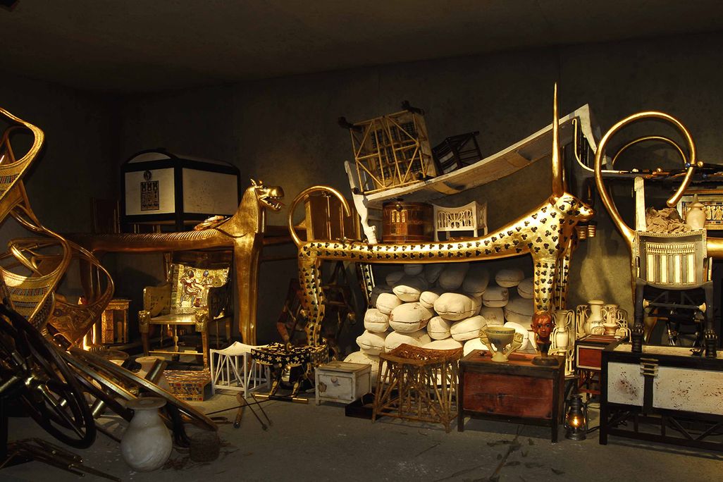 Replica objects of artifacts from Tut's tomb
