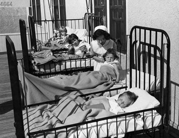 Children in hospital beds