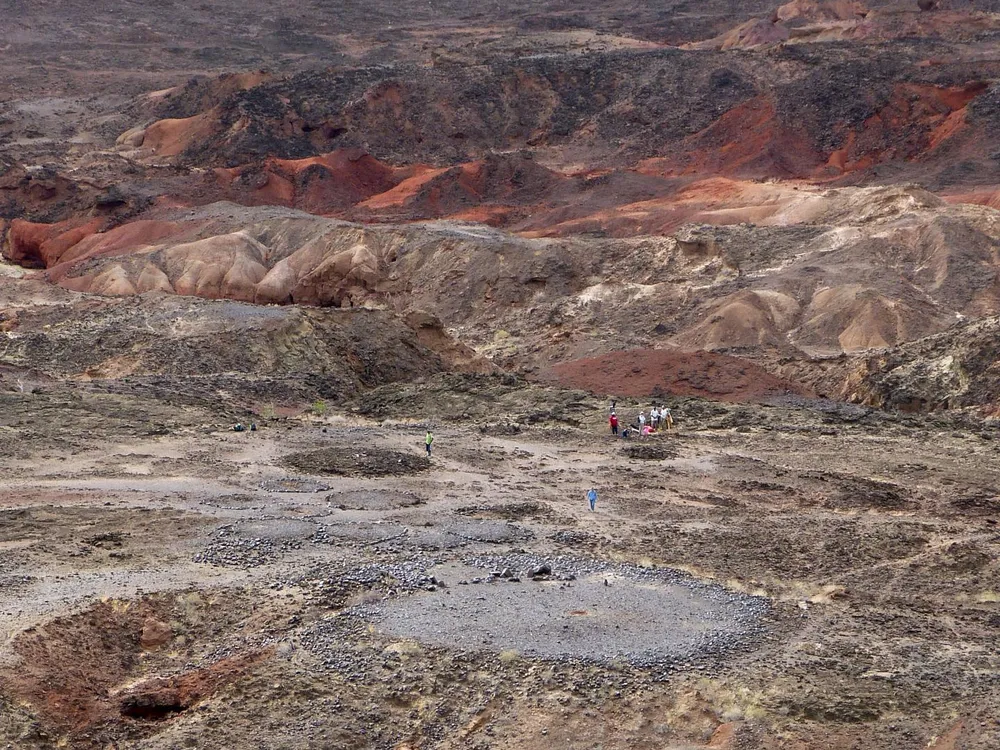 Archaeologists Discover 4,000-Year-Old Wall Built Around Oasis in Saudi  Arabia, Smart News