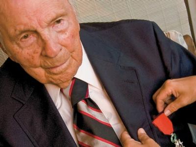 Frank Buckles proudly wears the French Legion of Honor medal