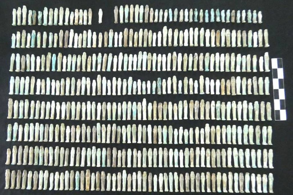 Funerary figurines