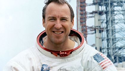 Jim Lovell, Apollo 13 Commander Who Thrived Under Pressure, Dies at 97