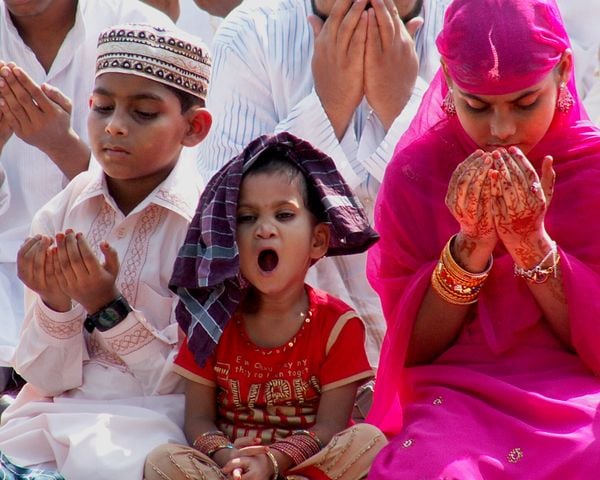 kolkata, ID, i took this picture on ID celebration day Camera: Konika - Minolta,
Lens: 35-420mm thumbnail