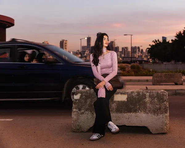 Women in Beirut thumbnail