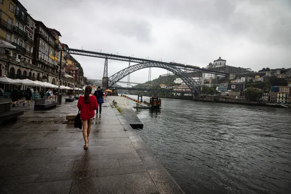 Red in Porto thumbnail