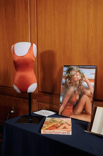 20110520110705farrah-fawcett-bathing-suit.jpg