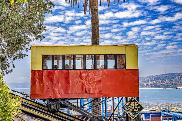 Valparaiso chilian old tram to climb in the high of the city thumbnail