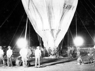 The Explorer I balloon being inflated at the Stratobowl on July 28, 1934, in preparation for an ascent.