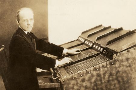 Thomas Wilfred Sitting at the Clavilux “Model E,” about 1924