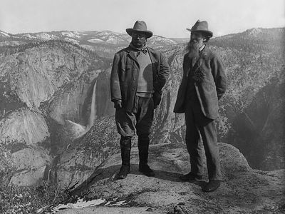 Muir and Roosevelt posed at Glacier Point in Yosemite.