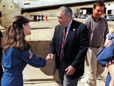 Abbey rode with the astronauts to the launch pad before every shuttle launch, and was there to greet them when they returned (here with STS-93’s Cady Coleman).