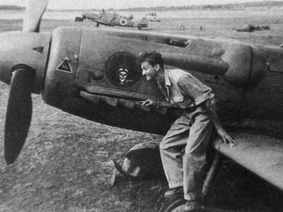 Future President of Israel Ezer Weizman was among the pilots who fought in 1948. He's pictured here with an Avia S-199. 