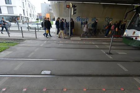 Flashing lights embedded in the ground make crossing and texting safer in Augsburg.