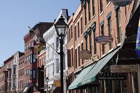 Grant moved to Galena in 1860. The town, known as the "outdoor museum of the Victorian Midwest," boasts landmarks including Grant's post-Civil War mansion and Main Street.