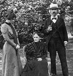 Mark Twain with his wife, Olivia, and daughter, Clara