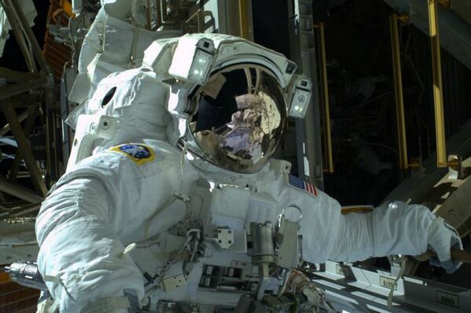 20131223_spacewalk_main.jpg