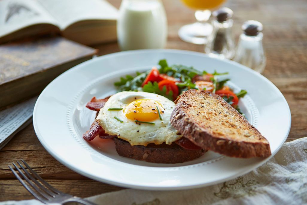 egg breakfast sandwich