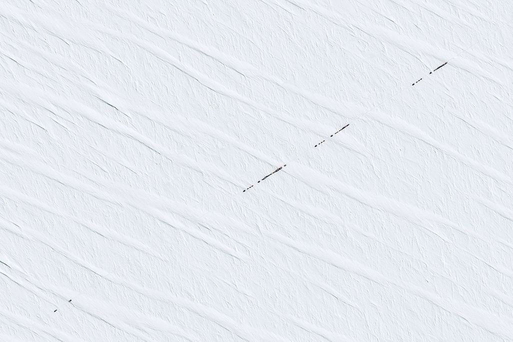 Caravan_on_ice.jpg