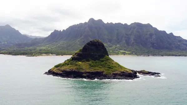 Mokoliʻi Island, Oah'u Hawai'i thumbnail