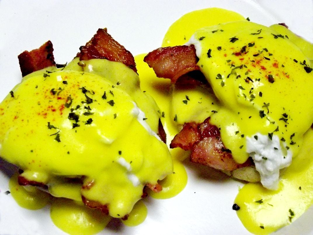 Eggs benedict