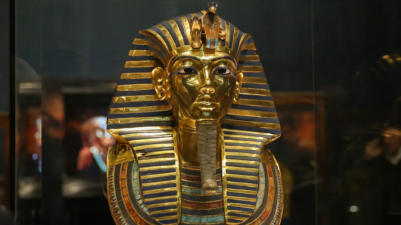 Tutankhamun's Iconic Gold Death Mask Is Getting a New Home Near the  Pyramids of Giza