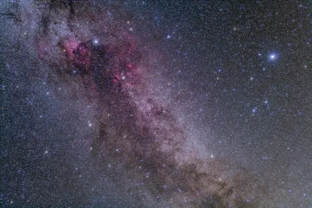 The variable stars flickering to the golden ratio are RR Lyrae — a class of pulsars first found in the constellation Lyra (bisected by the Milky Way here)