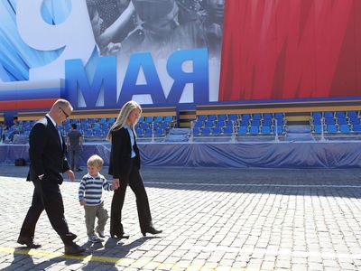 Doug Hurley, Karen Nyberg, and son Jack walk in Red Square a few weeks before her launch to the space station in May 2013.