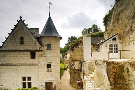 The Demeure de la Vignole Hotel has underground rooms in caves.