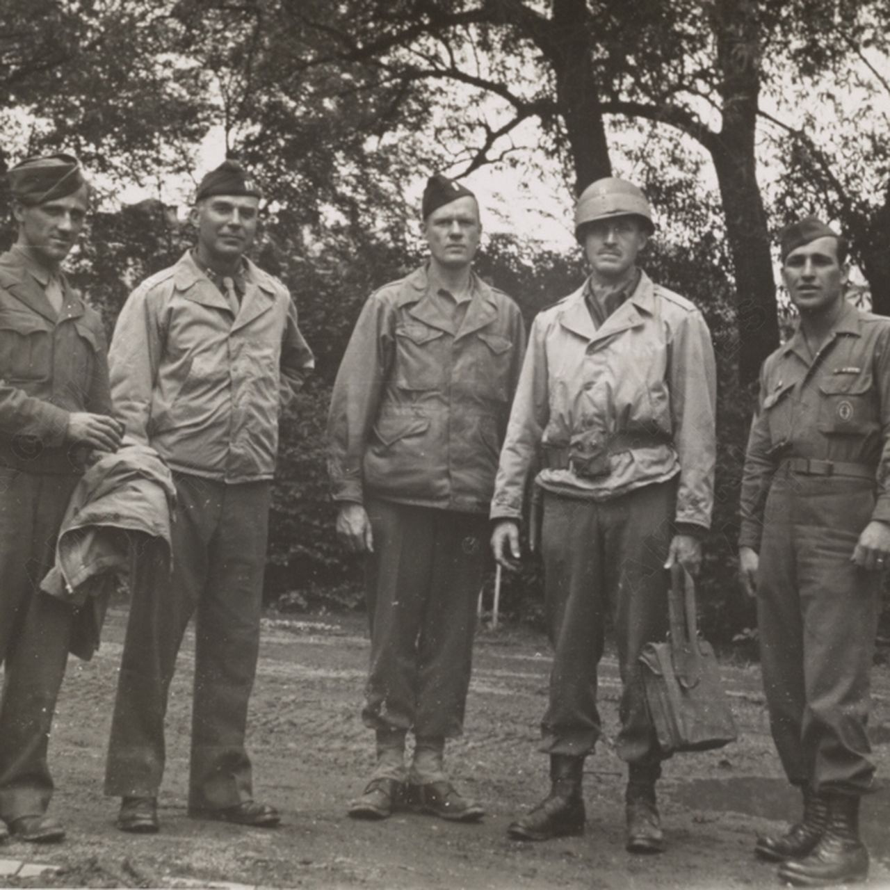 【洋書】 The monuments men Monuments Men | Emily Schlesinger | Hi-Lo Booksª