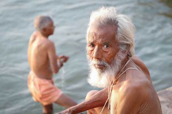 A morning bath in the Ganges River, Varanasi thumbnail