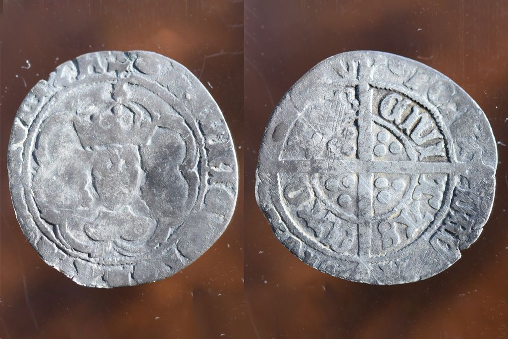 Obverse and reverse of the half groat