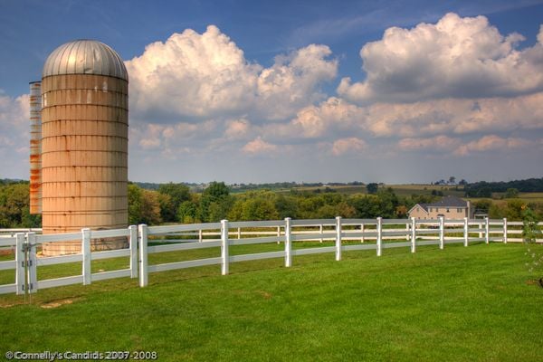 Barnyard and landscape In Northwestern IL thumbnail