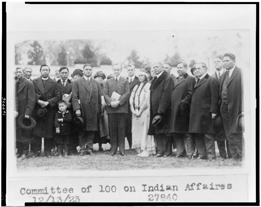 Coolidge poses with Ruth Muskrat and other members of the Committee of One Hundred in 1923