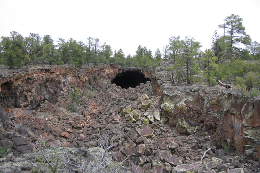 20110519074853lavatubecollapsebreccia.jpg
