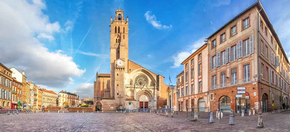  Saint-Etienne square in Toulouse 