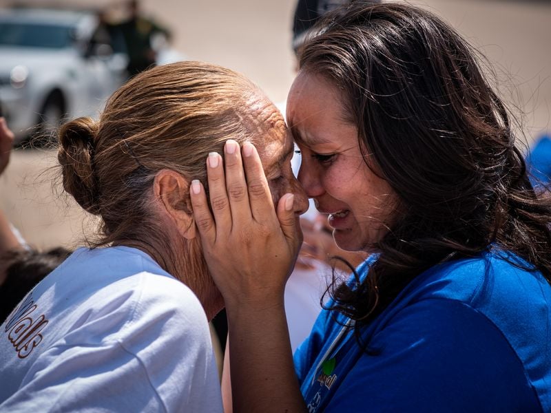 A 3 minute hug | Smithsonian Photo Contest | Smithsonian Magazine