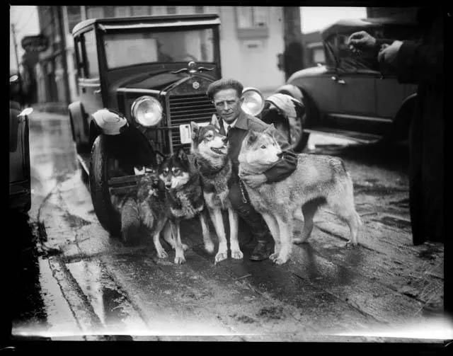 Seppala with three of his sled dogs in 1927