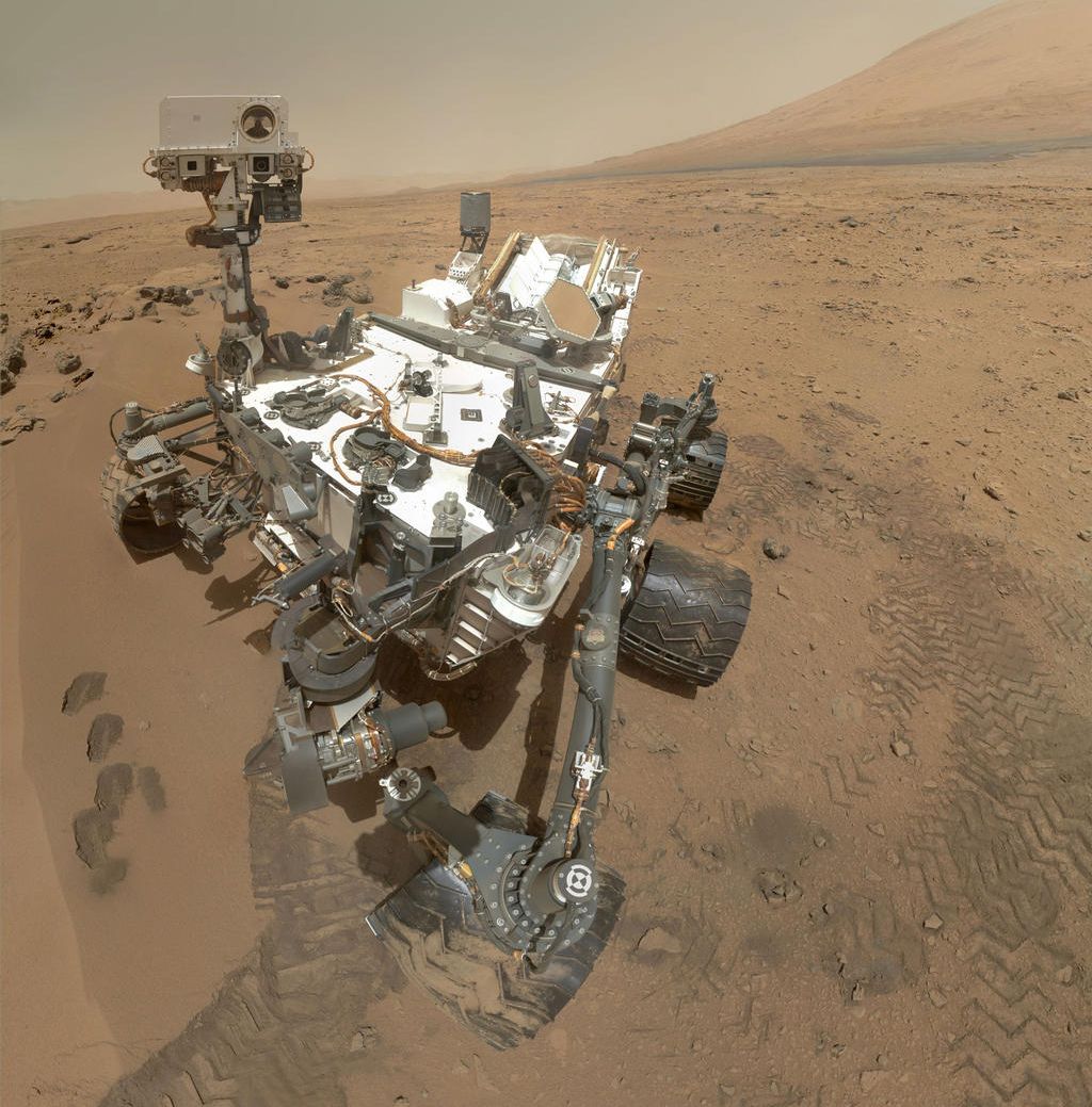 NASA Scientist Responds to Claims That Curiosity Rover Pics Show