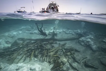 The Ilovik-Paržine 1 shipwreck, with logs and amphorae visible in the foreground