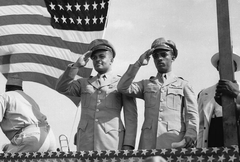 These Photos Capture the Lives of African American Soldiers Who Served  During World War II, History