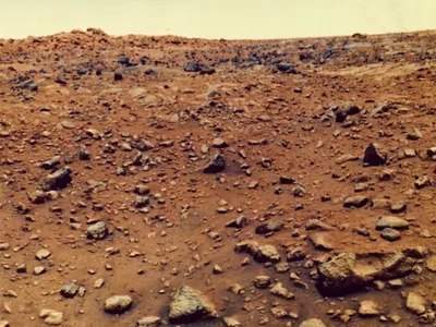 The first color photo of the Martian surface, taken in 1976 by the Viking 1 probe. To survive on Mars&#39; surface, astronauts will need oxygen, which only exists in trace amounts in the Martian atmosphere.