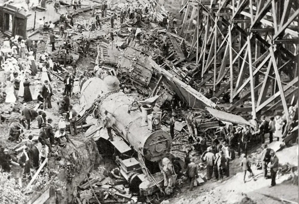 Hammond_Circus_Train_Wreck_1918.jpg