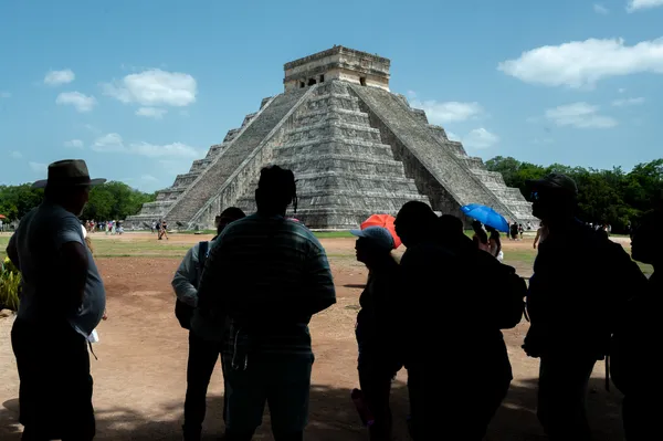 Touring Chichén Itzá thumbnail